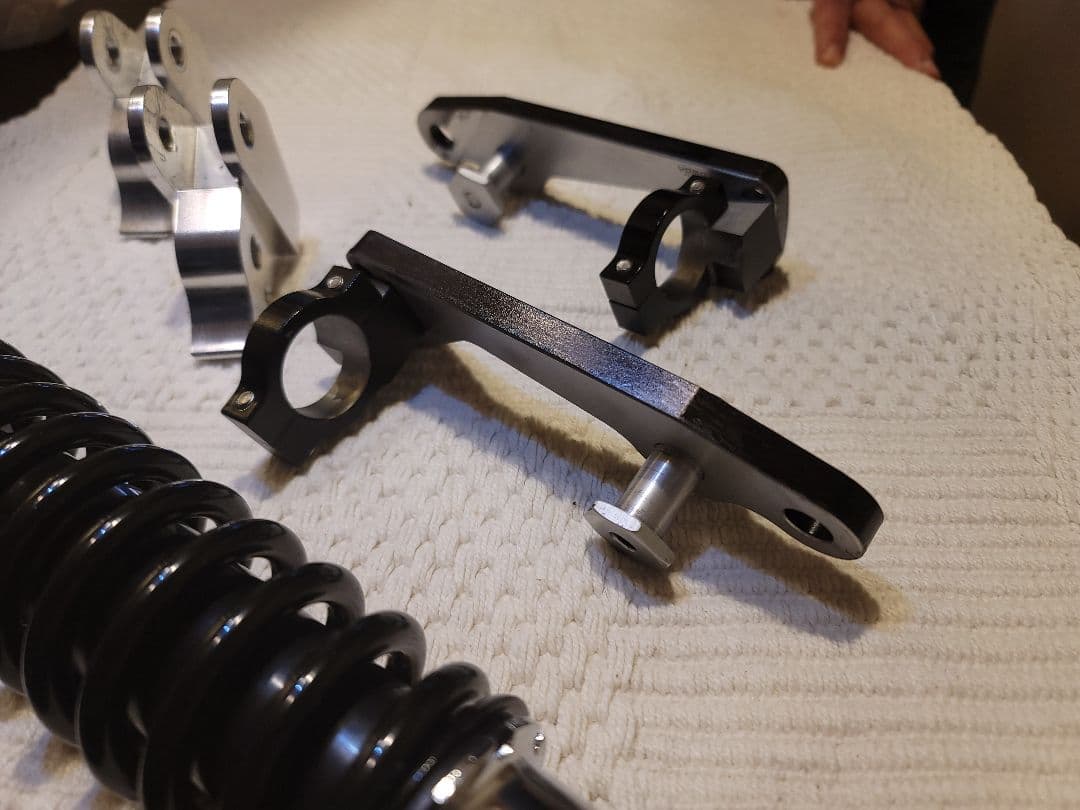 ●値下げいたしました●ZRX400 細巻きリアショックとレイダウンキットのセット