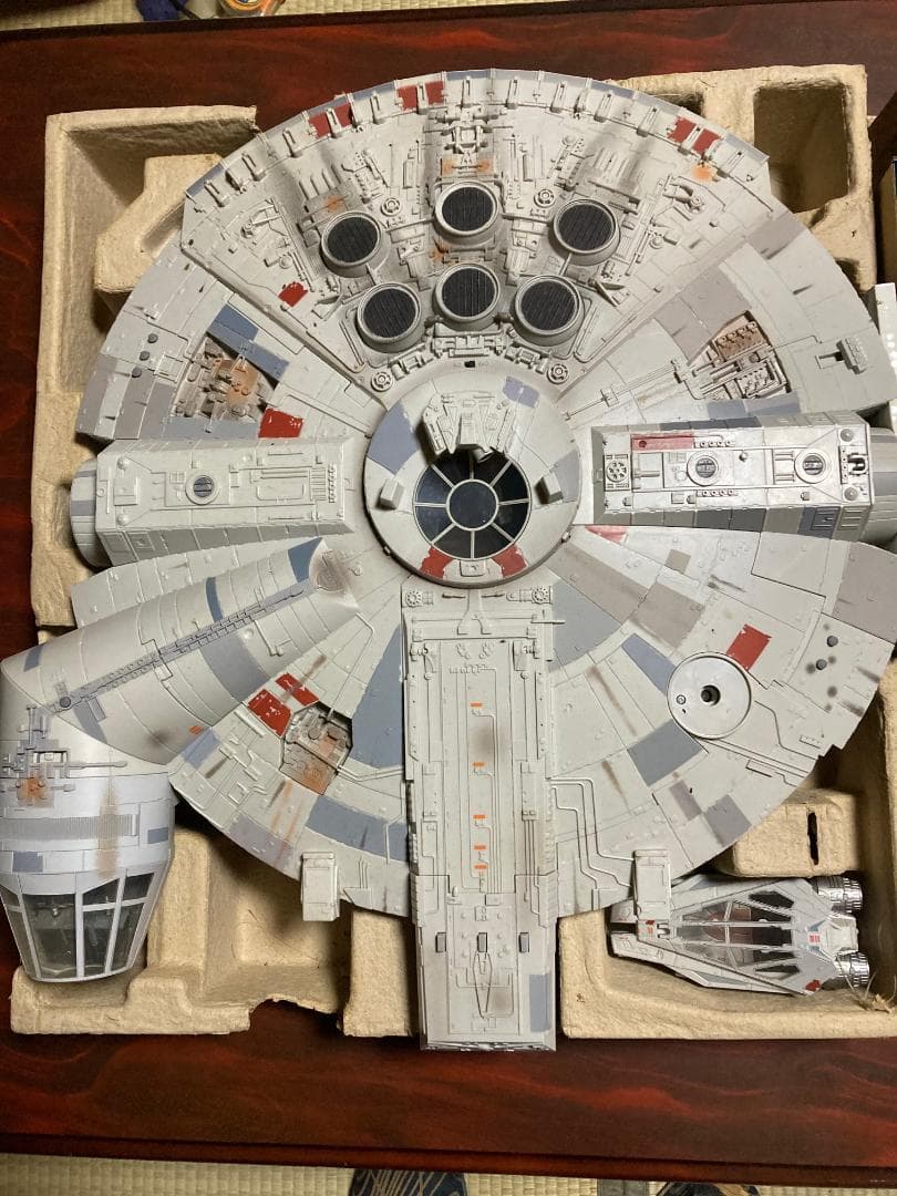 スターウォーズ ・アルティメットミレニアム・ファルコン・開封済・未組立