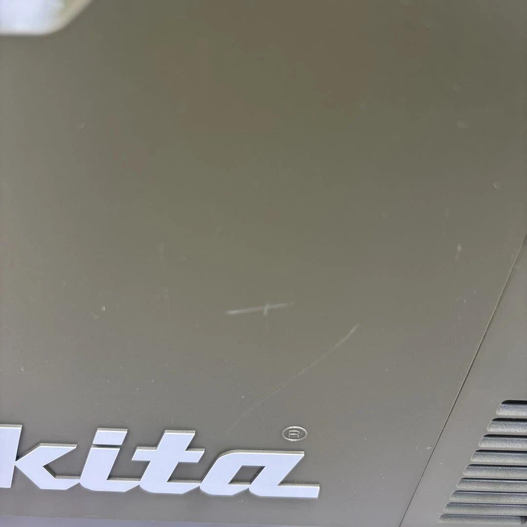 Makita CW003G 冷温庫7Ｌ 傷はありますが　新品未使用品です