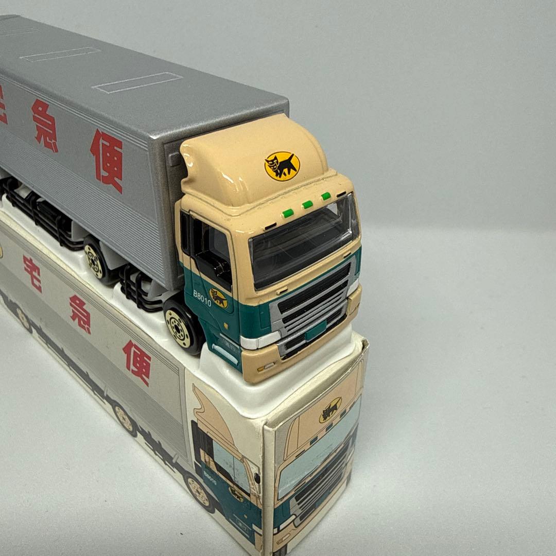 トミカ 宅急便トラック 猫のロゴ付き