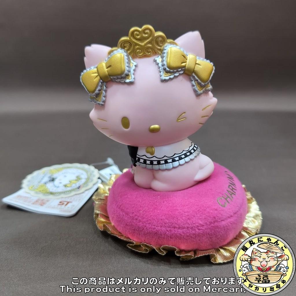 チャーミーキティソフビドールonクッション ゴールドデザインシリーズ