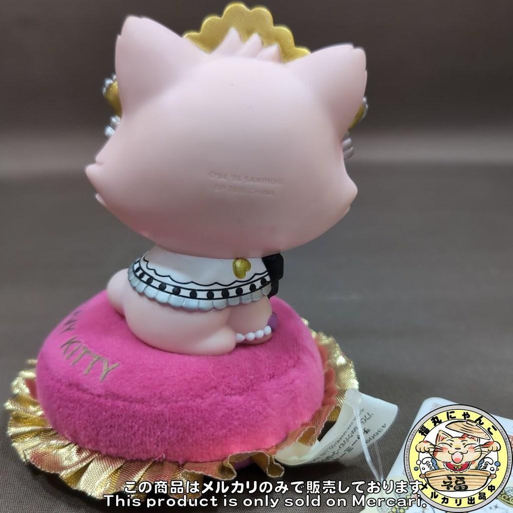 チャーミーキティソフビドールonクッション ゴールドデザインシリーズ