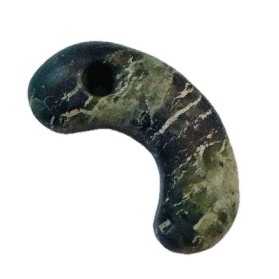 勾玉　古墳時代　縄文時代　古美術　まだら模様　貴重　34×17×8mm 土出　緑