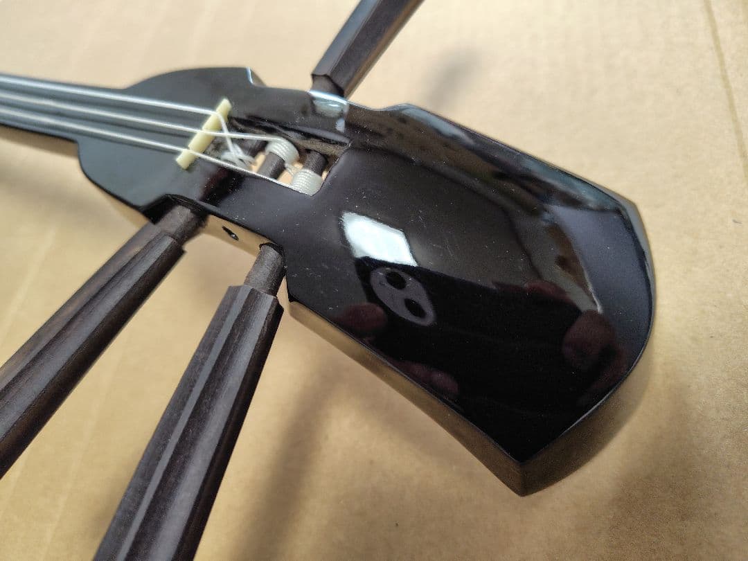 三線（沖縄三味線）　県産黒木（！？）棹　新調本皮一枚張りチーガ　ハードケース付