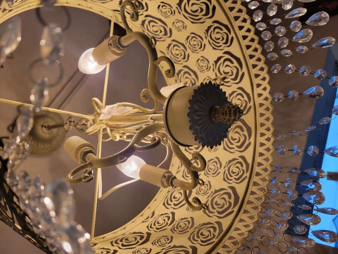 新品　シャンデリア　ライト　電気