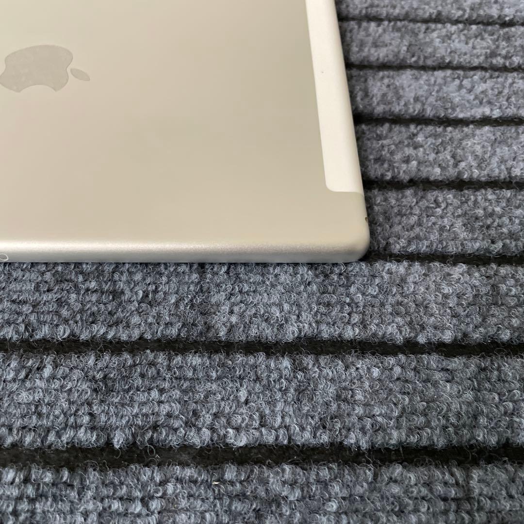 91 iPad 8世代 32GB SIMフリー シルバー
