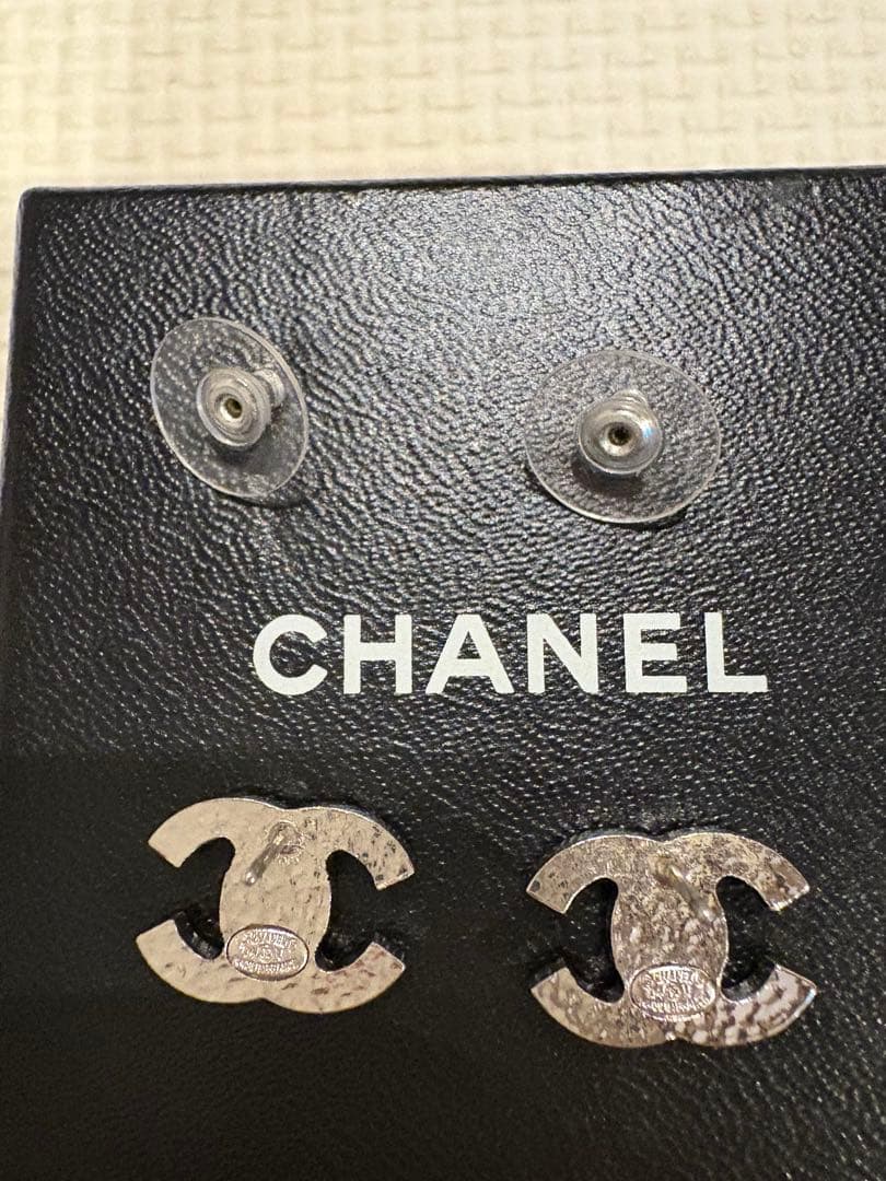 CHANEL パール付きロゴピアス　ヴィンテージ