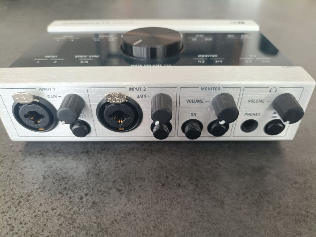 KOMPLETE AUDIO 6【フォーンケーブル付】