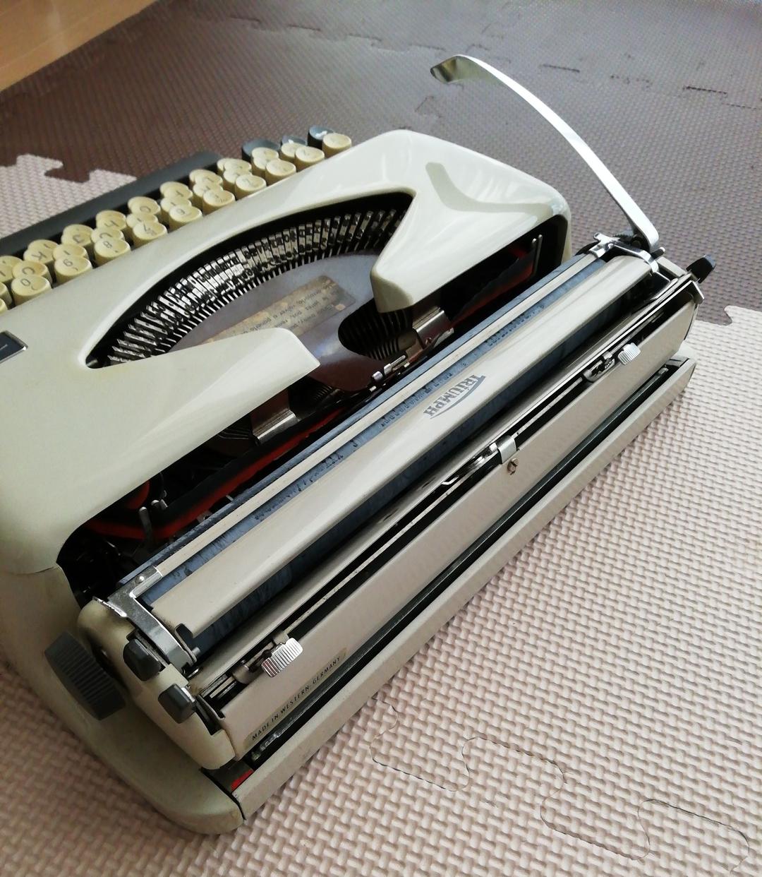 triumph タイプライター　1975年頃購入　昭和40年代　昭和50年代