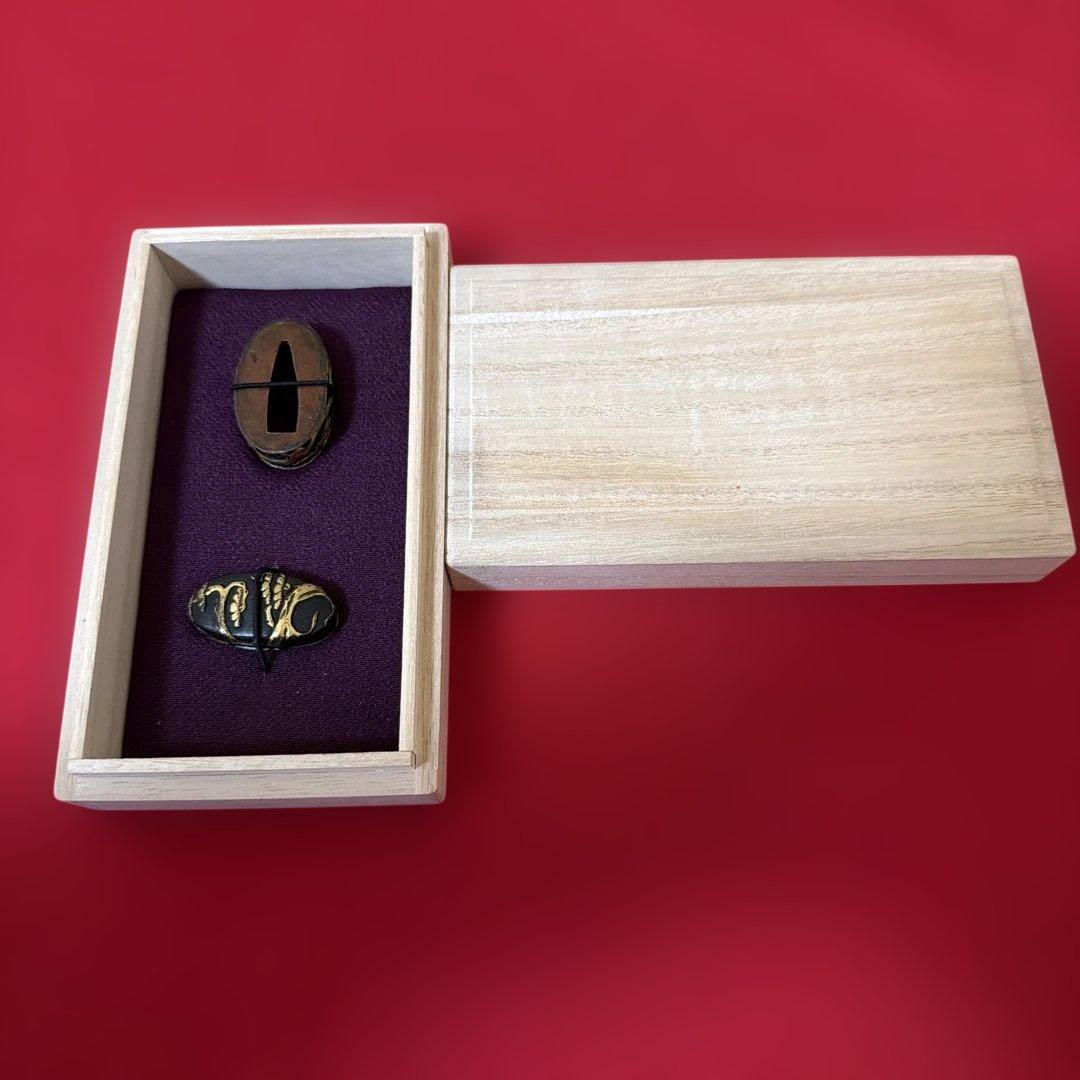 拵え栄えする一品です！ 繊細細工の松図　赤銅魚々子地縁頭 象嵌色絵 縁頭刀装具