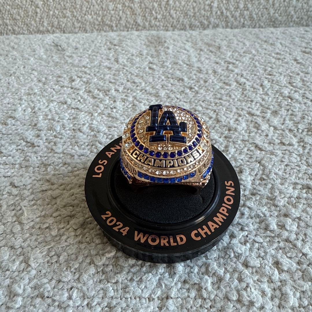 大谷翔平　ドジャース　優勝リング