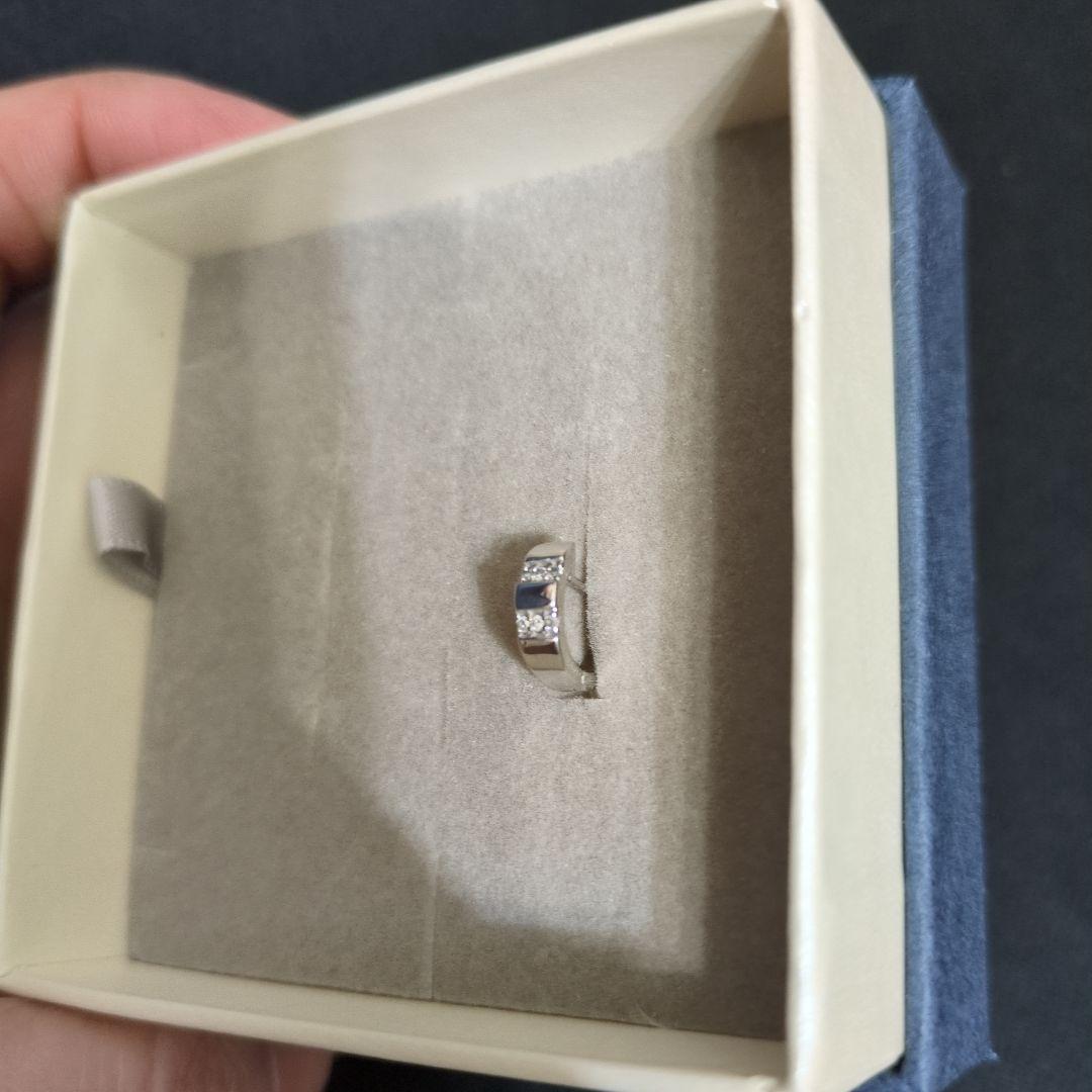 ダイヤモンド付きk18WGフープ ピアス(片耳用)