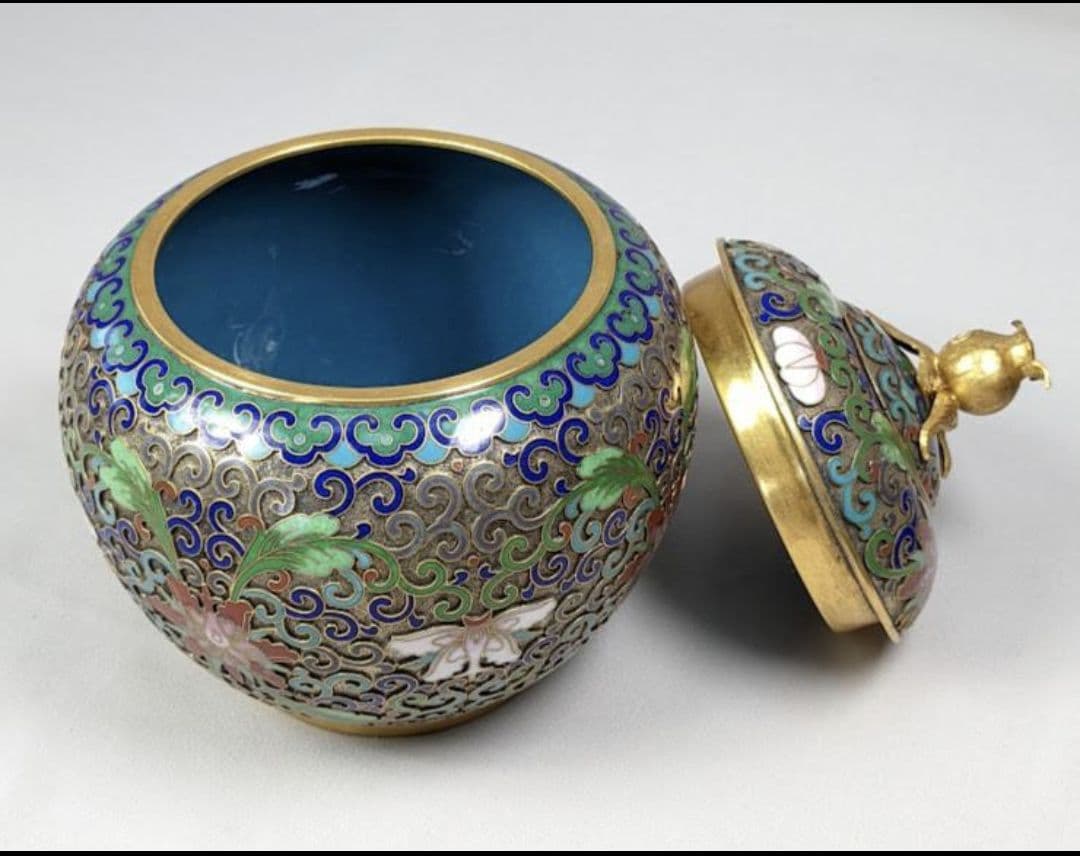 【未使用】七宝焼　景泰藍　柘榴（ざくろ）唐草紋様 蓋付き壺　金彩 蓋物 茶道具