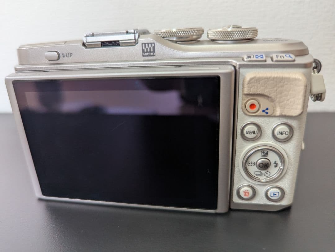 OLYMPUS PEN E-PL9 ホワイト ダブルズームキット