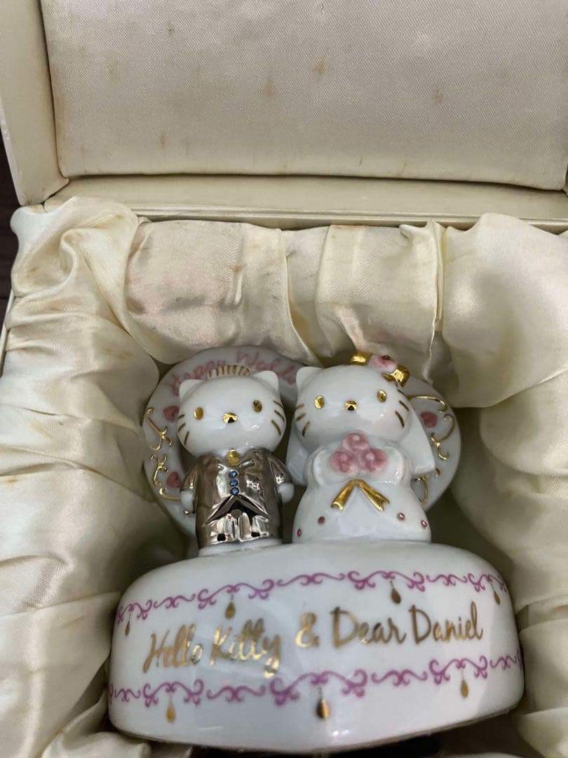 ハローキティ　ダニエル　ウエディング　オルゴール