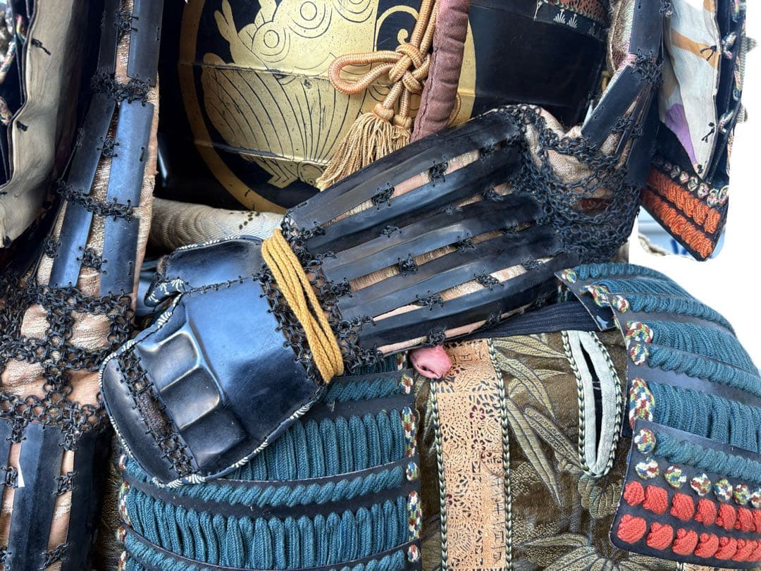 日本美術 時代甲冑 等身大 家紋入 丸に揚羽蝶 鎧兜 一式 面頬 鎧櫃 鎧立付