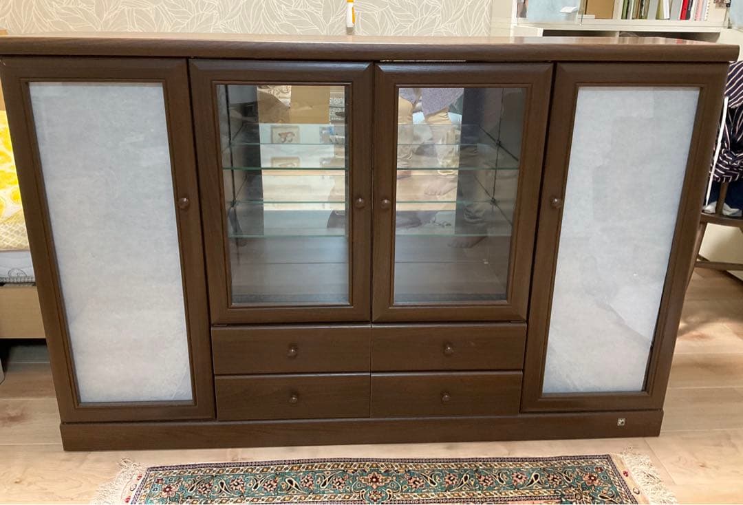 美品　高級大型サイドボード　木製キャビネット　収納容量大　ガラス扉　鏡　引き出し