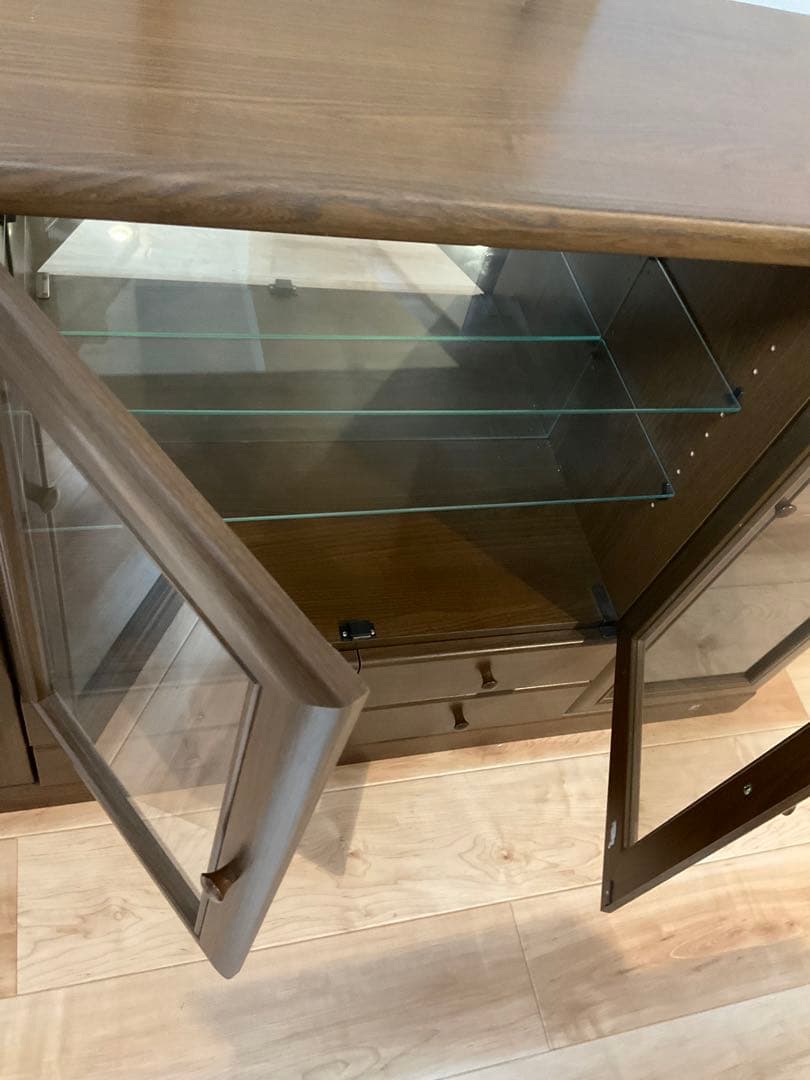 美品　高級大型サイドボード　木製キャビネット　収納容量大　ガラス扉　鏡　引き出し