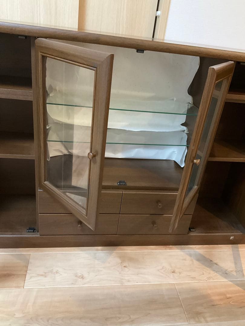 美品　高級大型サイドボード　木製キャビネット　収納容量大　ガラス扉　鏡　引き出し