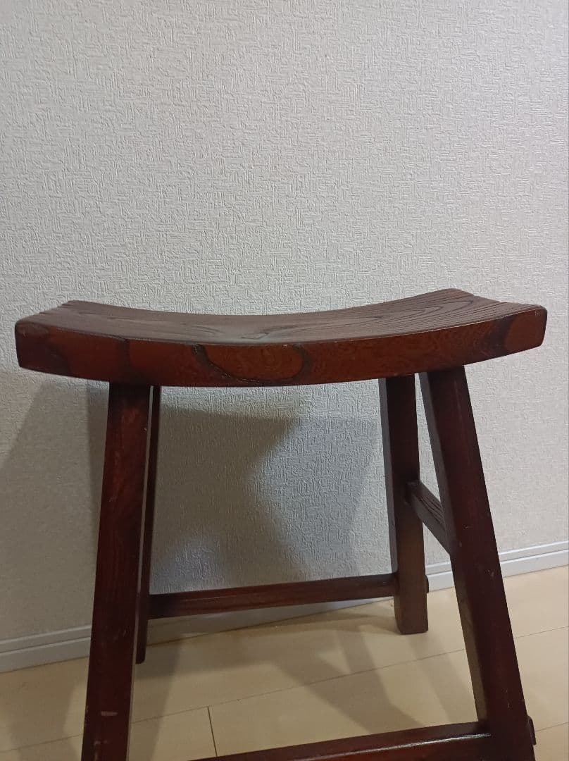 ②アンティーク　木製スツール 曲線的な座面 ダークブラウン