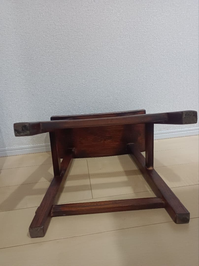 ②アンティーク　木製スツール 曲線的な座面 ダークブラウン