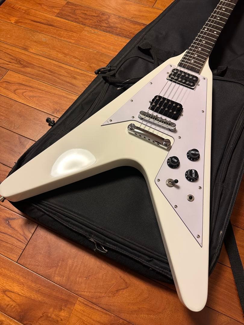 フライングV【PlayTech】エレキギター ホワイト