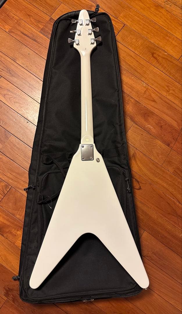 フライングV【PlayTech】エレキギター ホワイト