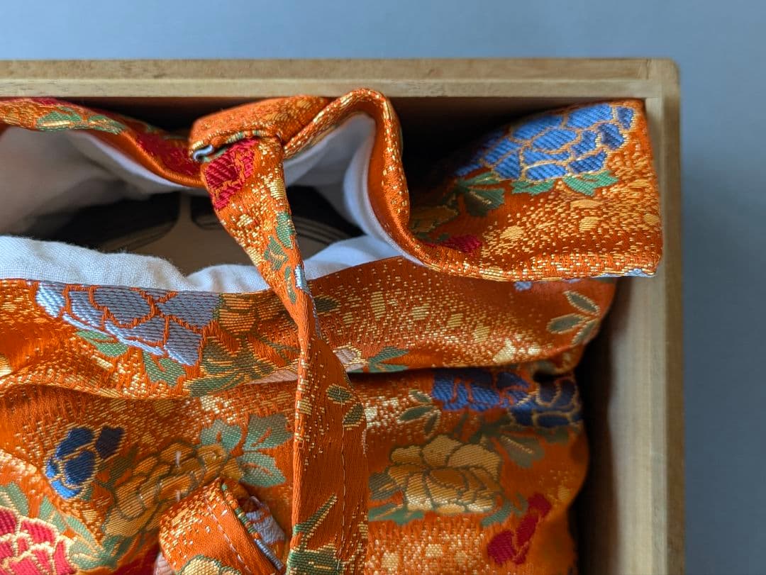 能面師 辻晃石作 小面 木彫能面 彩色 桐箱 師)石倉耕春 正絹面袋付