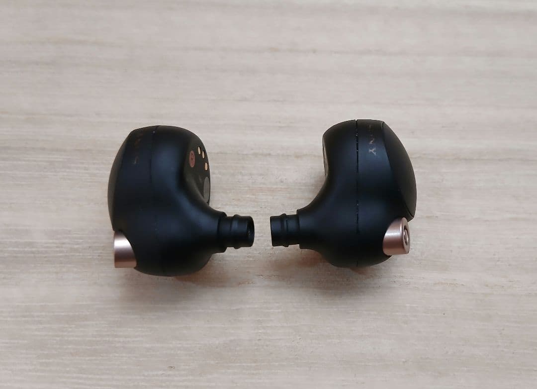 SONY　WF-1000XM4　ワイヤレス　ノイズキャンセリング　イヤホン　②