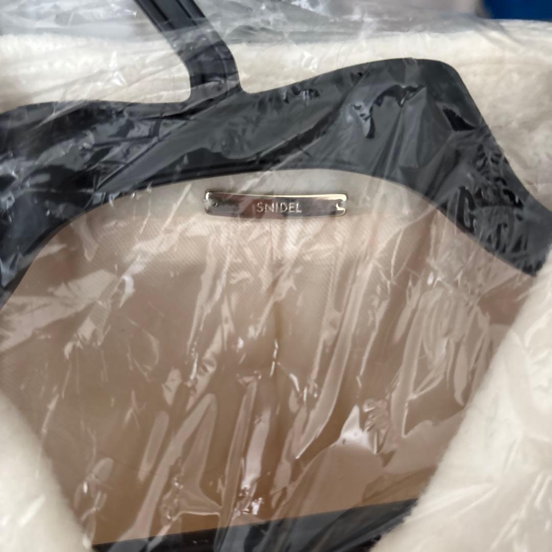 ホワイト　スナイデル　コート