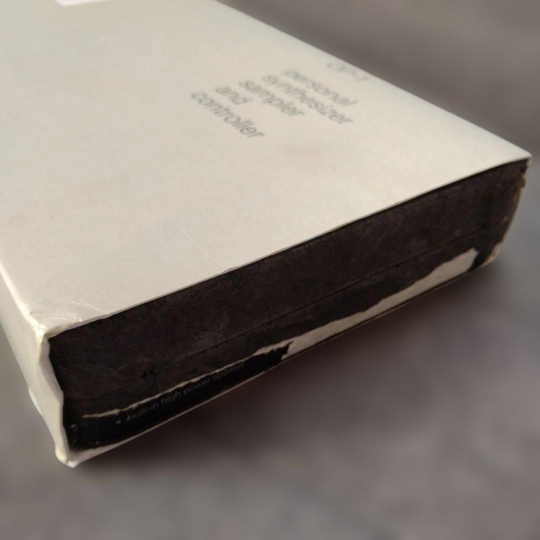 OP-1 Teenage Engineering　シンセサイザー ホワイト