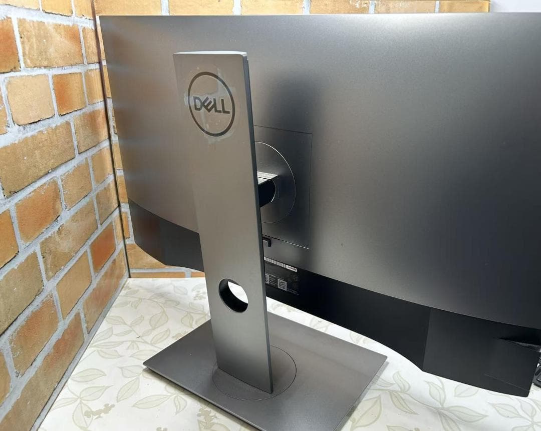 Dell U2520D 25型2K IPSモニターUSB-C対応 縦横回転OK