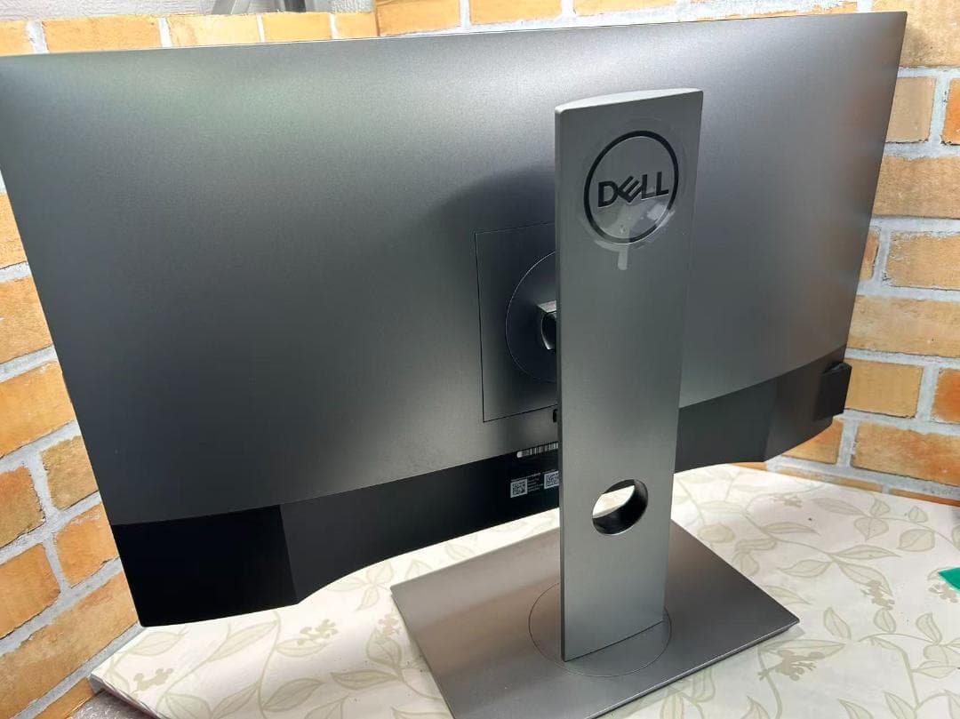 Dell U2520D 25型2K IPSモニターUSB-C対応 縦横回転OK