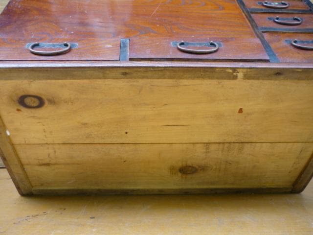 長火鉢（関東火鉢）　ケヤキ材　火箸・灰ならし・猫板付き