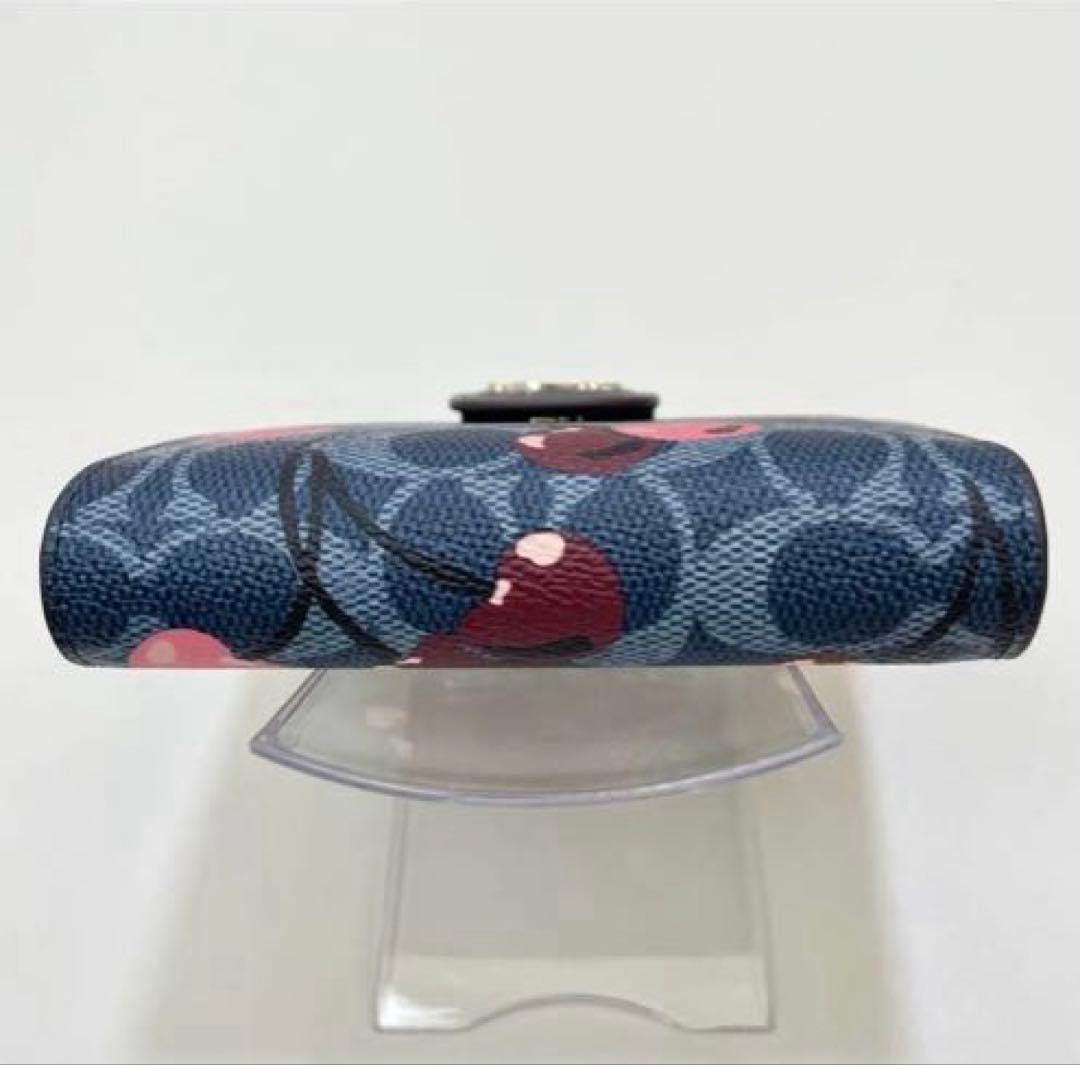 新品未使用 COACH チェリー柄 二つ折り財布 大人可愛い プレゼント