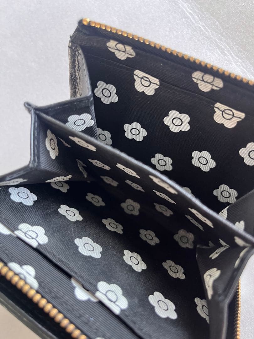 【完売品】MARY QUANT スクエアキルトウォレット ベージュ×ブラック