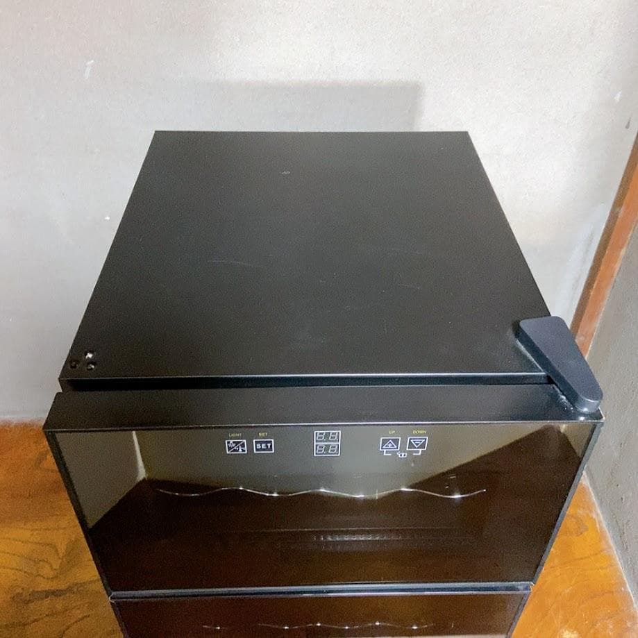 SIS BCW-69DD 電子ミニワインクーラー 2ドア ブラック【動作品】