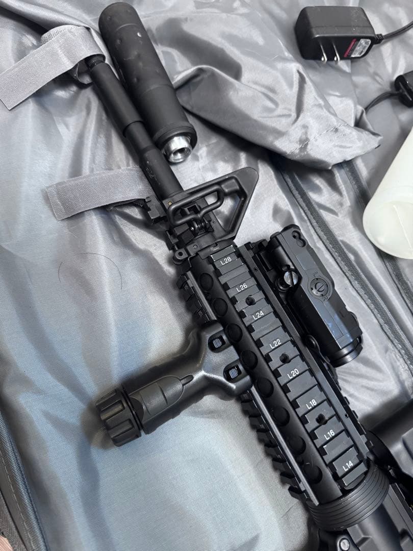 次世代電動ガン M4A1カービン　東京マルイニッケルバッテリー　純正バッテリー付