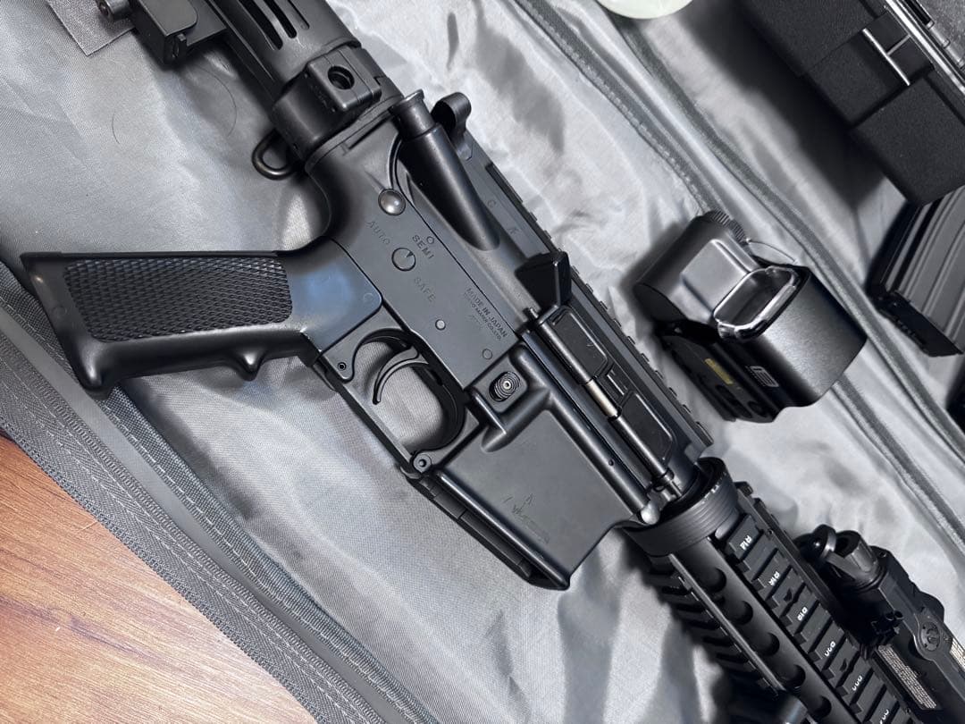 次世代電動ガン M4A1カービン　東京マルイニッケルバッテリー　純正バッテリー付