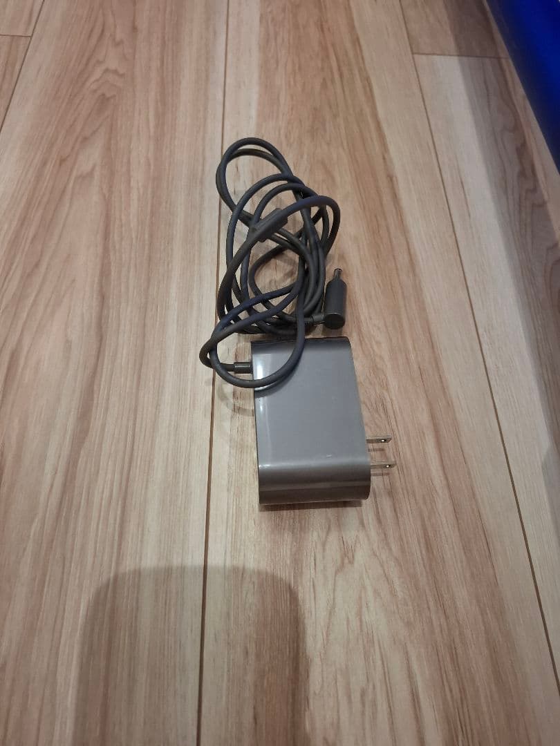 dyson ダイソン sv25 スティッククリーナー本体 充電器付き