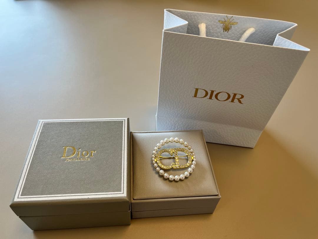 クリスチャンディオール パールブローチ 美品