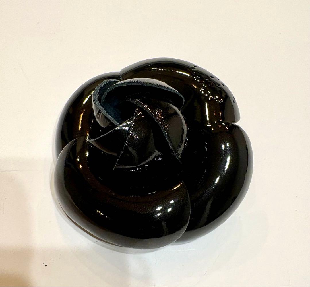 美品☆シャネル　カメリア 黒革コサージュ　ココマーク ロゴ　レザー　ヴィンテージ