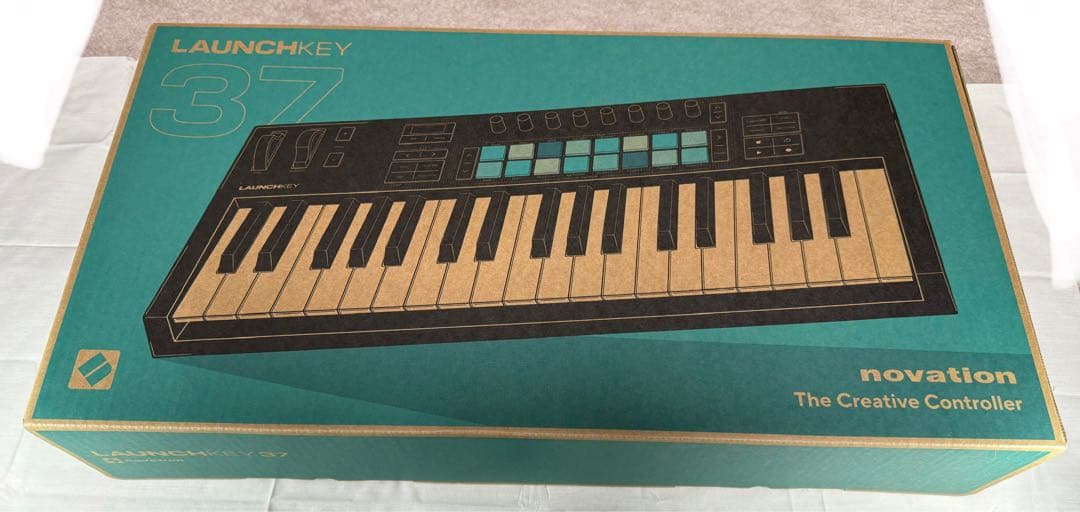 Novation Launchkey 37 MK4 MIDIキーボード