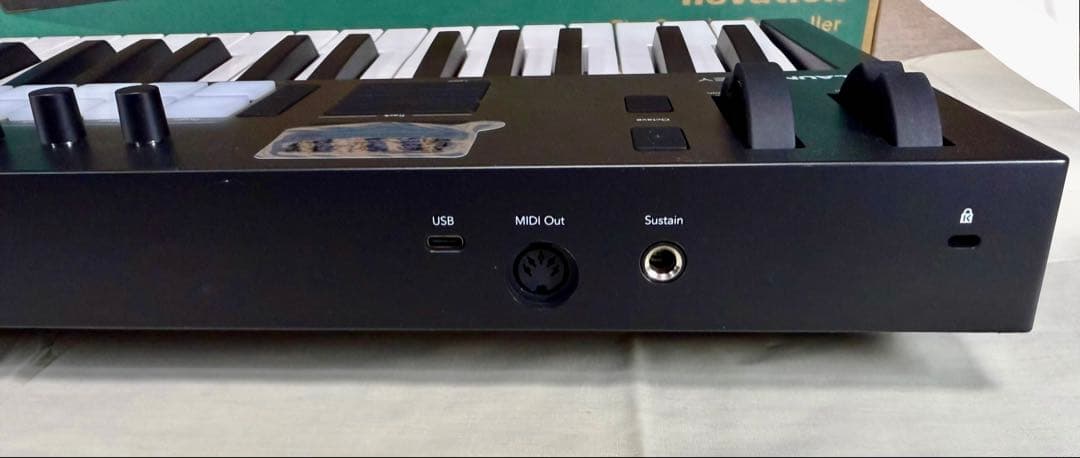 Novation Launchkey 37 MK4 MIDIキーボード