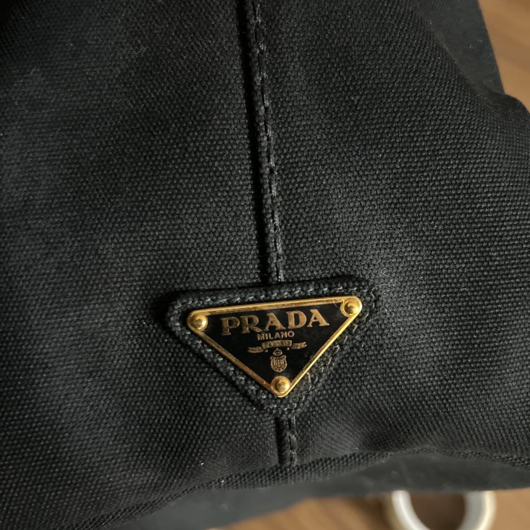 PRADA ブラックキャンバスバッグ