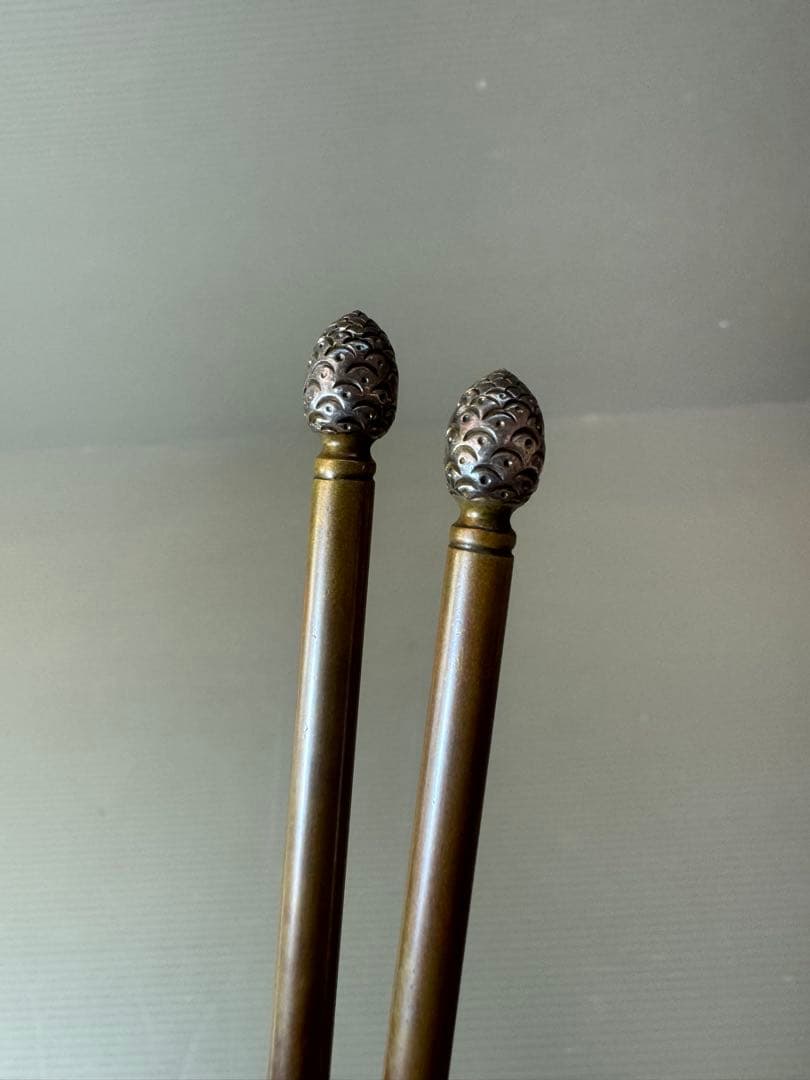 2910 火箸　南鐐松笠頭　真鍮　大西清右衛門作　茶道具