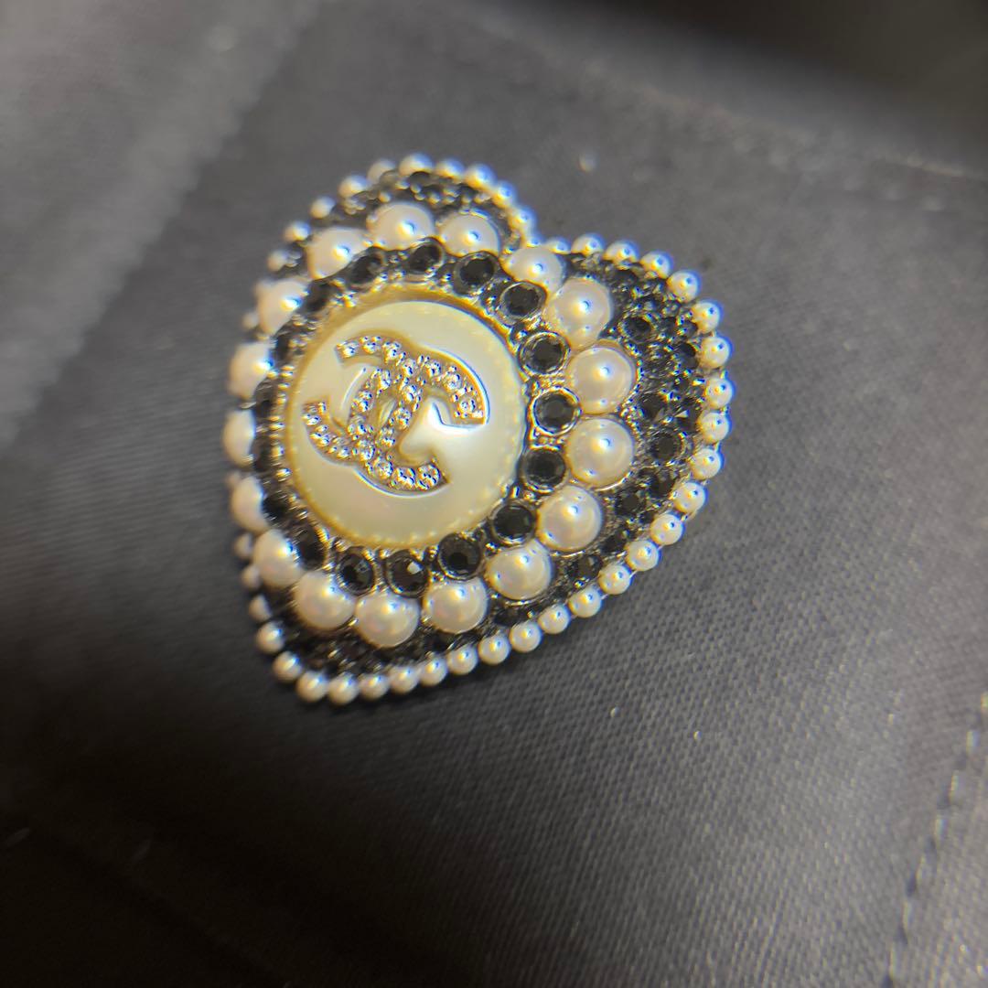 CHANELシャネルハートブローチ