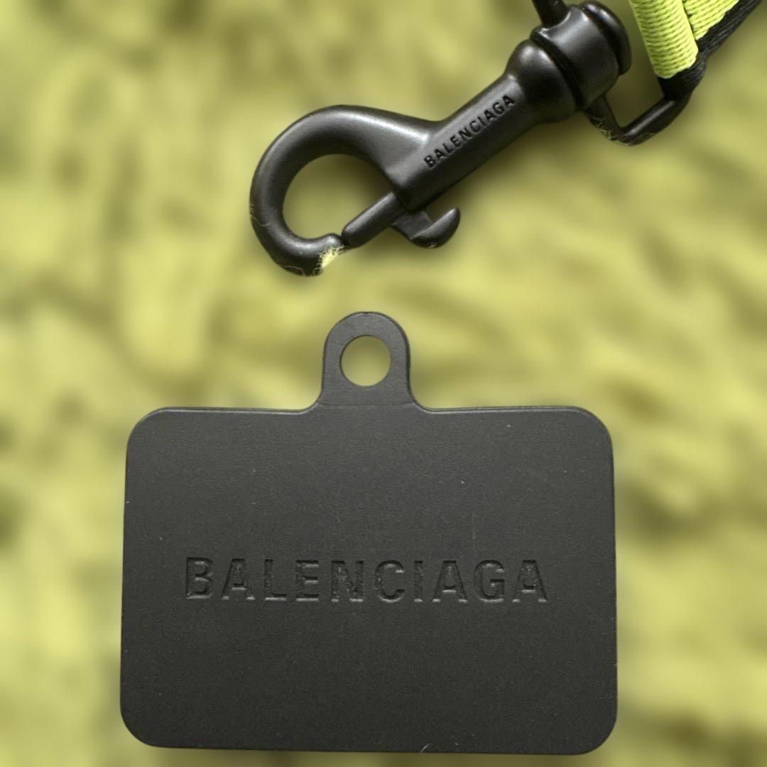 バレンシアガ　スマホストラップ　ネックストラップ　ロゴ入り