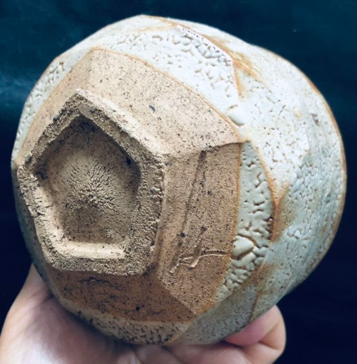 究極の美◼️蔵からダイヤモンドの様に美しくカットされた抹茶茶碗が出てきました。