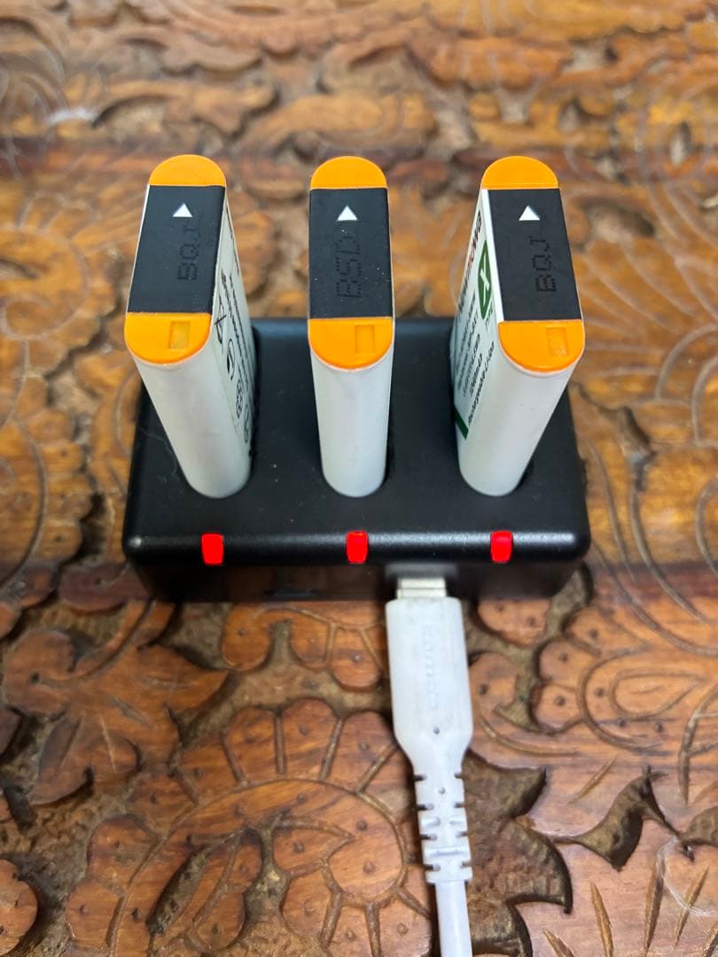 バッテリー11個付きSONY 4Kアクションビデオカメラ2個、他セット